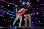 Ayushmann Khurrana, Anu Malik, Aditya Narayan on the sets of Lil Champs in Famous on 24th Feb 2015
